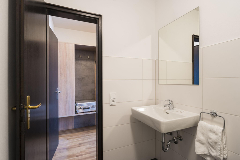 Bathroom 14