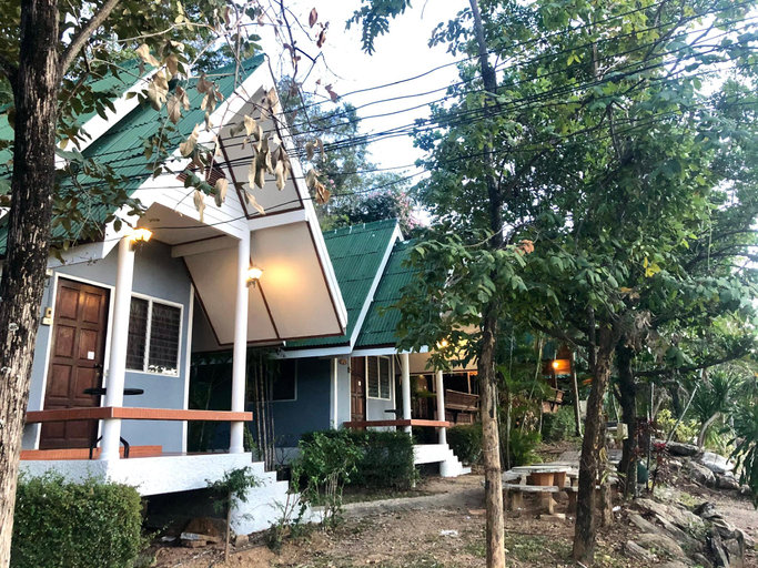 Exterior 5