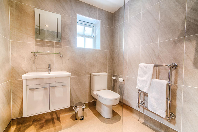 Bathroom 7