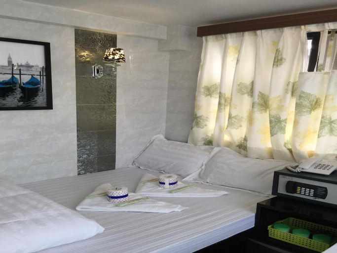 Bedroom 18