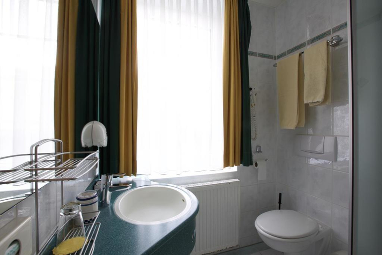 Bathroom 2, Au P'tit Max - Studios hotel, Luxembourg