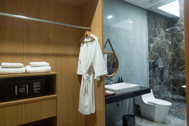 Bathroom 12