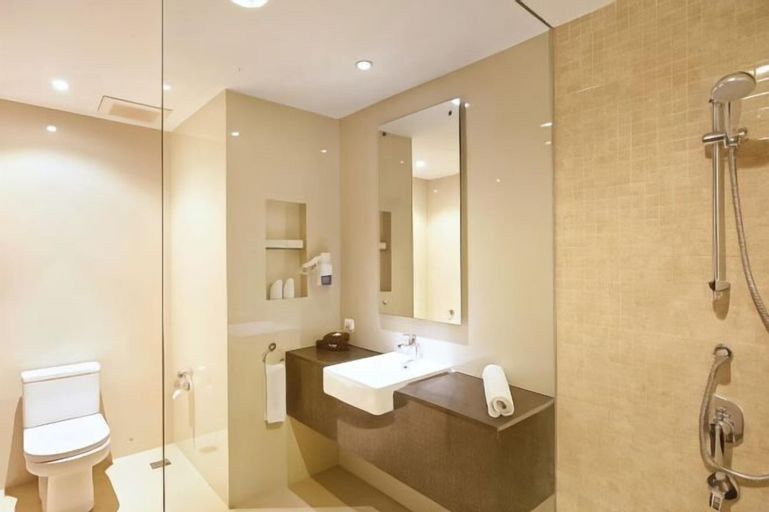 Bathroom 13
