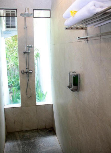 Bathroom 9