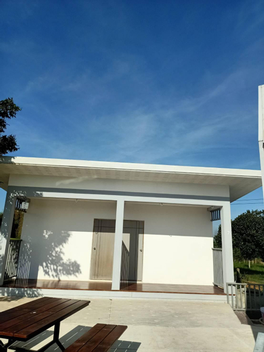 Exterior 6