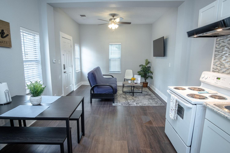 Kitchen 5, Remodeled Historic 1BR 1BA House Near Downtown, Bexar