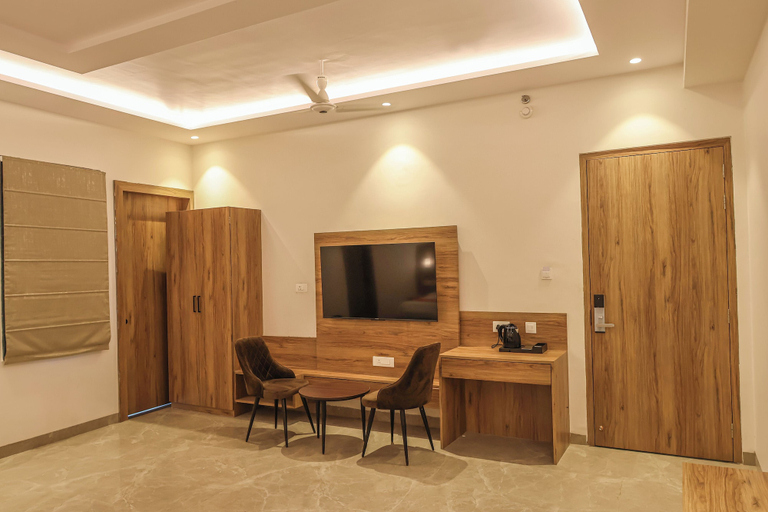 Others 5, Hotel SS Grand, Kanpur Nagar