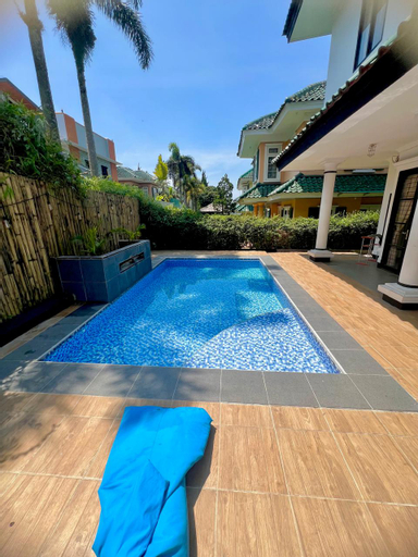 Sport & Beauty 2, Villa Hasha 3 With Biliard and Private Pool, Cianjur