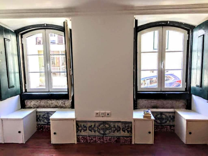 Bathroom 3, Cozy Estrela Apartment, Lisbon