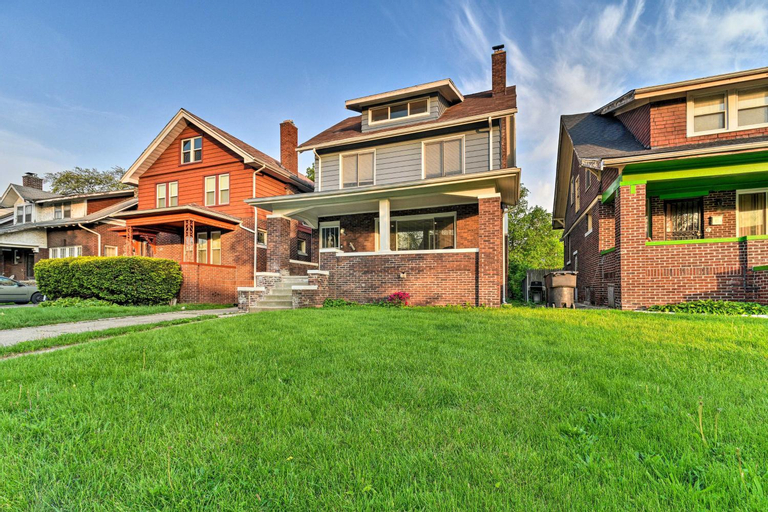 Exterior & Views