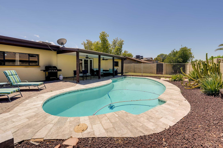 Sport & Beauty 5, Bright Scottsdale Home: Private Pool + Gas Grill!, Maricopa