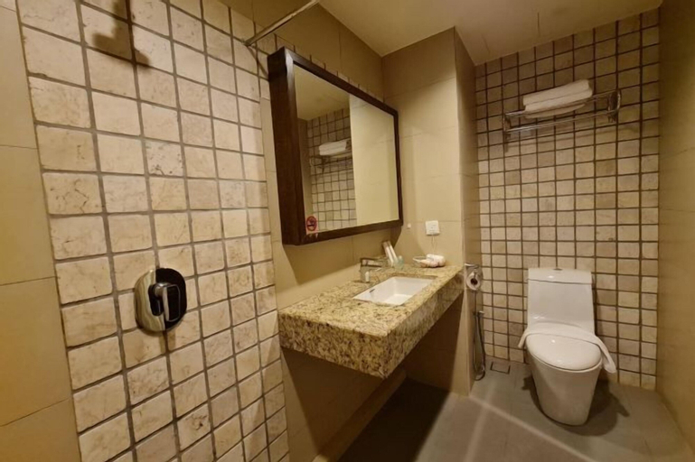 Bathroom 9