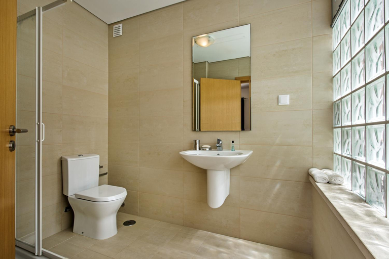 Bathroom 3, Fuseta Ria Resort - Villa Jasmine - Pool, Jacuzzi & Sea Views, Olhão