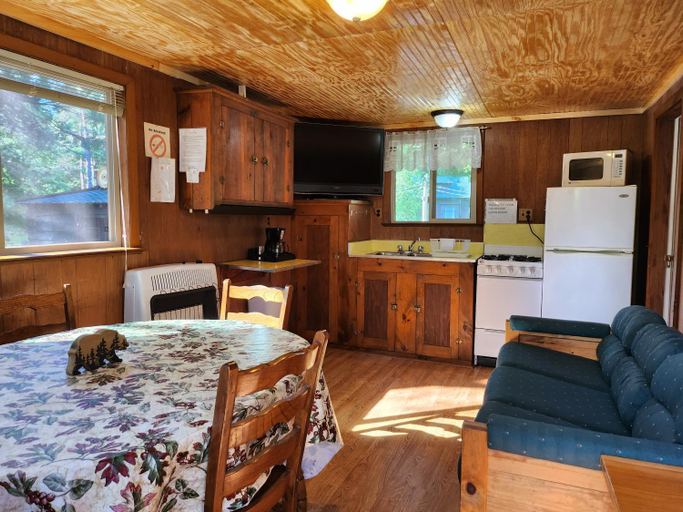 Others 2, Moreno's Adirondack Cabins, Essex