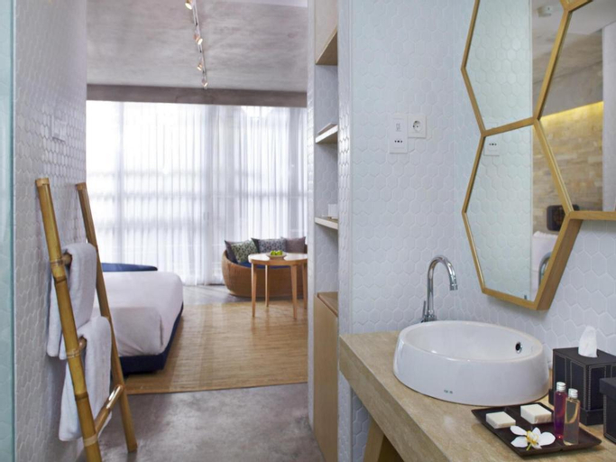Bathroom 14