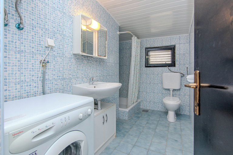 Bathroom, Apartment Vukosavljevic, Vir