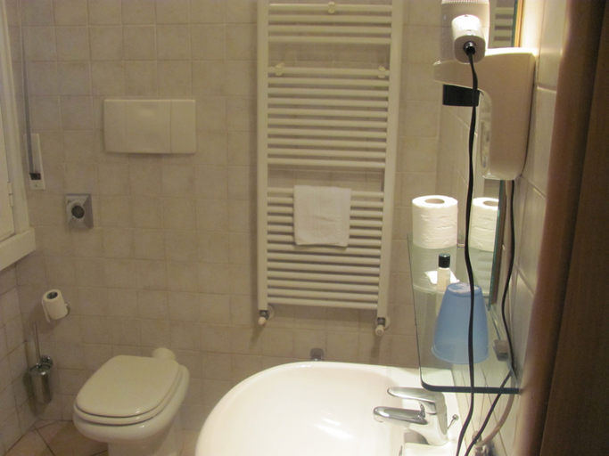 Bathroom 5, Albergo Hotel Giardino, Monza and Brianza