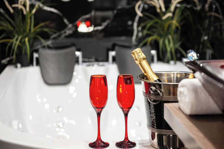 Food & Drinks 5, Farnese Jacuzzi Apartment, Rome