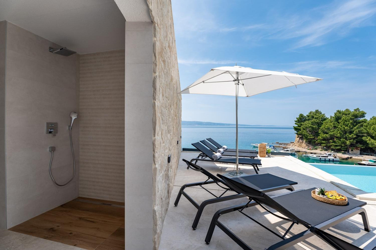 Sport & Beauty 2, Seafront Villa Kiara with 5 en-suite bedrooms in Omis, Omiš