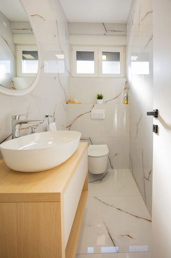 Bathroom 4, Villa Elena, Nin