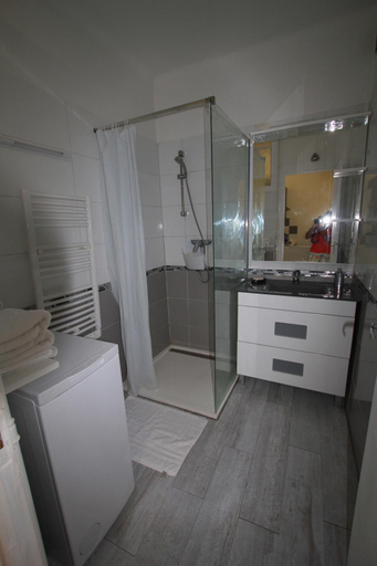 Others 3, T2 entierement equipe, proche toutes commodites, Alpes-Maritimes