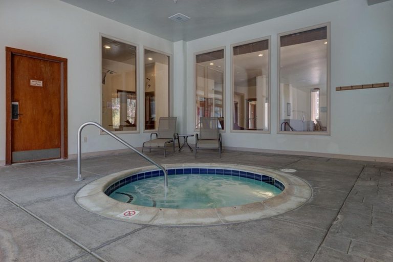 Hot tub, Oro Grande by Summit County Mountain Retreats, Summit