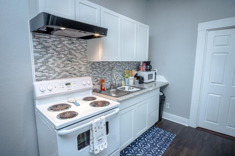 Kitchen 3, Remodeled Historic 1BR 1BA House Near Downtown, Bexar