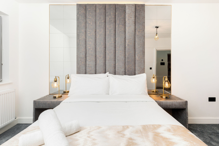 Bedroom 2, The Suites Inn Hotel, Dudley