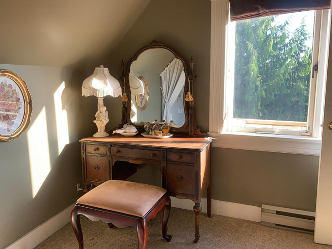 Bathroom 3, Haterleigh Heritage Inn, Capital