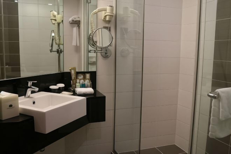 Bathroom 25