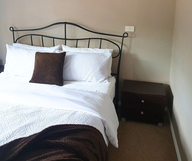 Bedroom 2, Orchid Lane Cottages, Horsham Bal