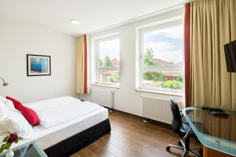 Bedroom 4, Taba Hotel, Steinburg