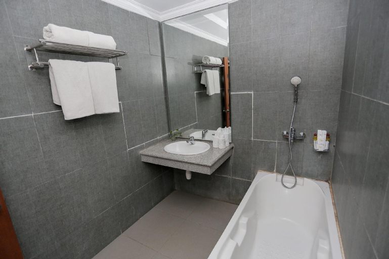 Bathroom 10