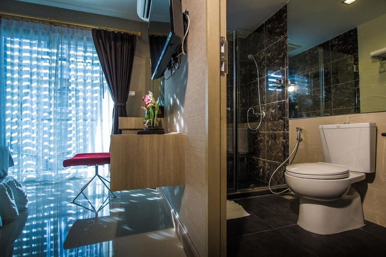 Bathroom 8