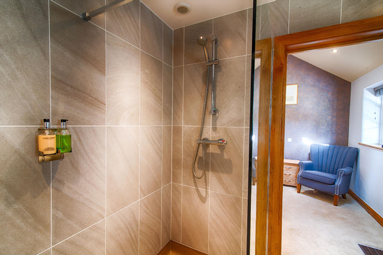 Bathroom 8