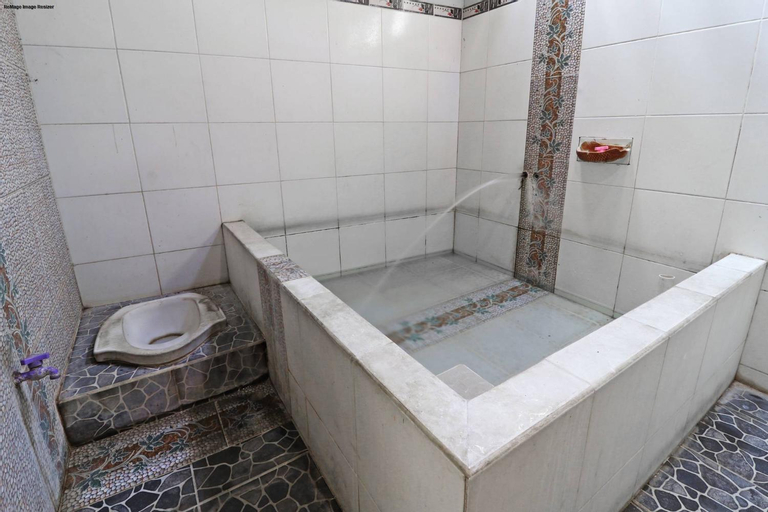 Bathroom 12