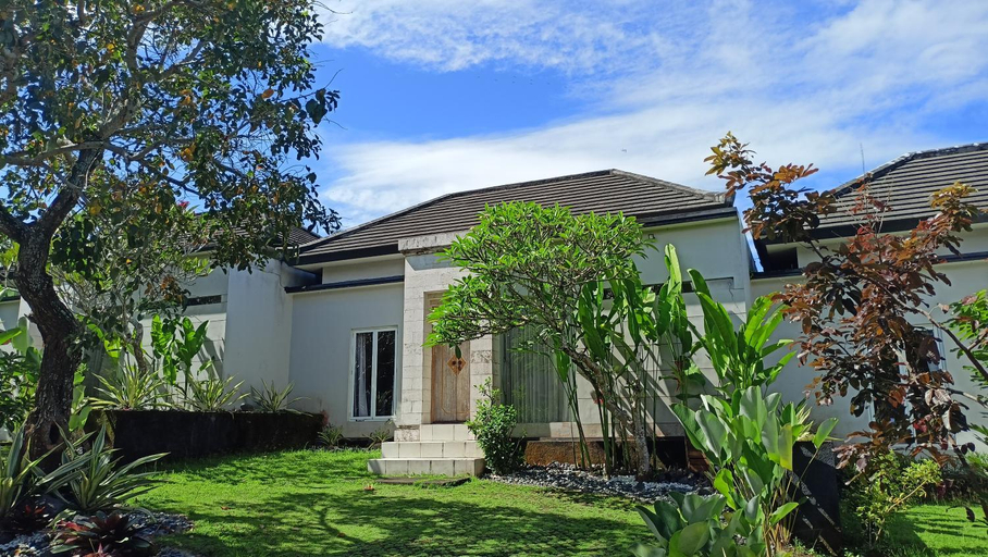 Exterior 18