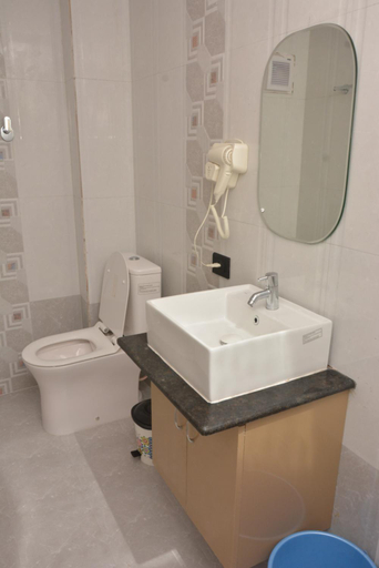 Bathroom 1, Island cliff, South Andaman