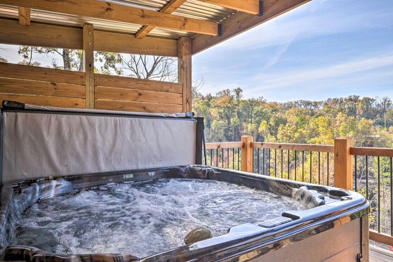 Bathroom 3, Hot Tub + Smokies Views! Spacious Mountain Retreat, Sevier