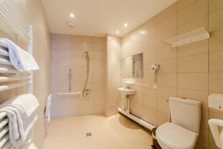 Bathroom 3, Logis Hôtel - Le Petit Bellon, Oise