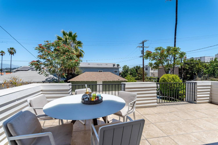 Others 5, Normandie Manor, Los Angeles