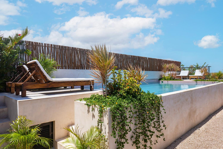 Sport & Beauty 2, UJO Condo Boutique, Cozumel