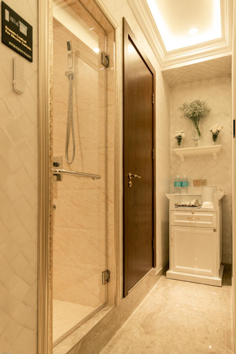 Bathroom 28