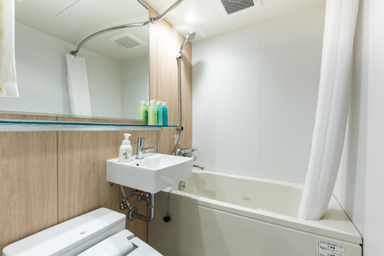 Bathroom 14