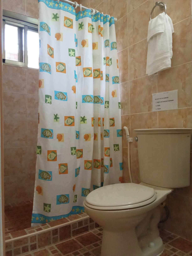 Bathroom, L&L Beach Resort, Pandan