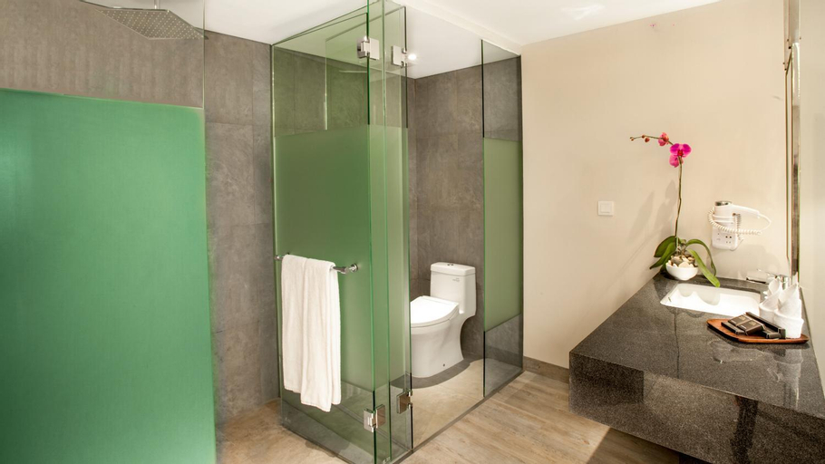 Bathroom 16