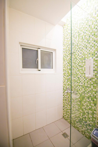 Bathroom 3, One Heart Inn, Tainan