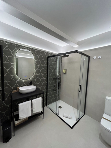 Bathroom 4, INTRAMUROS Quiet Apartments, A Coruña