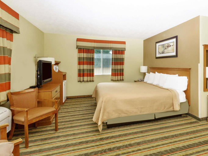 Bedroom 3, Econo Lodge Inn & Suites Yankton, Yankton