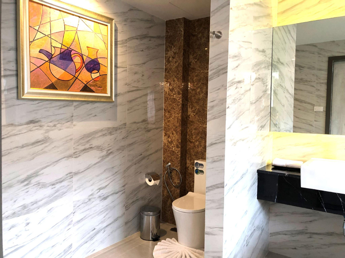 Bathroom 15